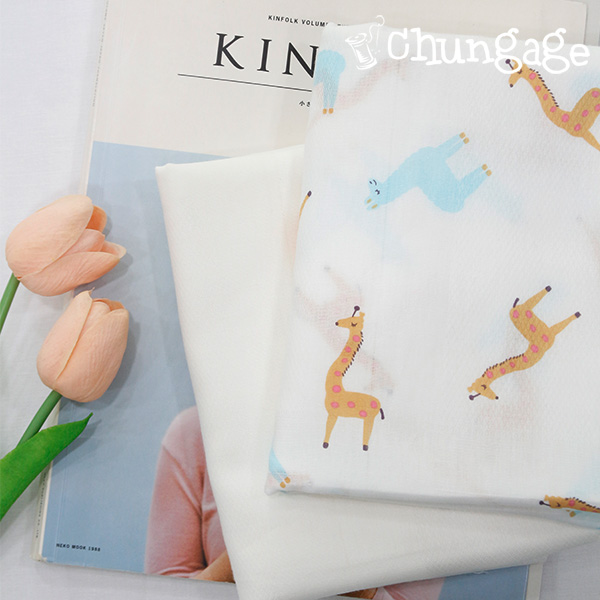 2 types of handkerchief cut paper giraffe friends