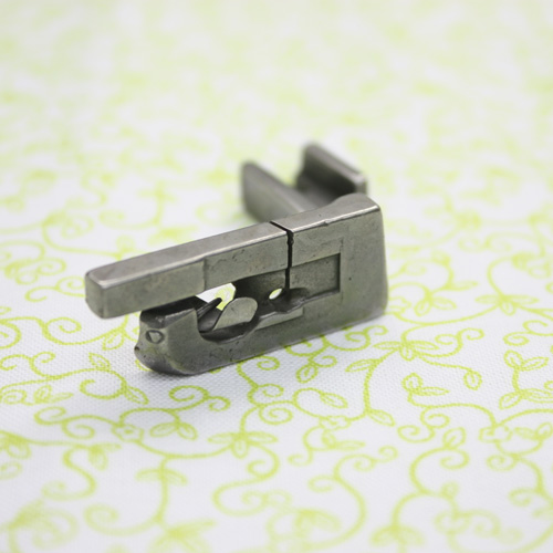Industrial rolled-up sewing machine presser foot 3.2mm