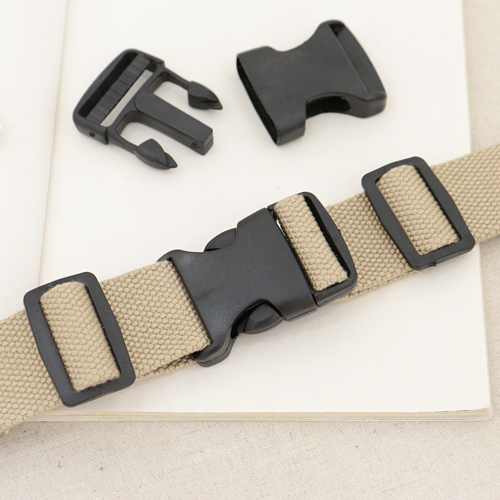 Two plastic snap buckles, inner diameter 30mm