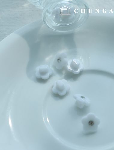 Plastic Flower cubic White Button Clothes Making