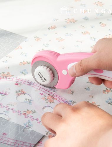 Circular cutter 45mm rotary cutter handle type Pink