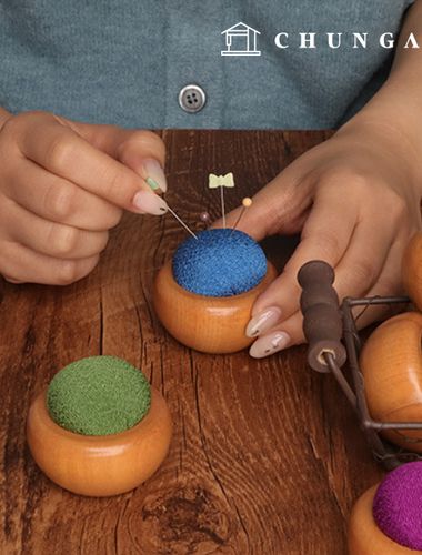 Stand Color Wood Ball Pincushion Pin Stick Color Random 71328
