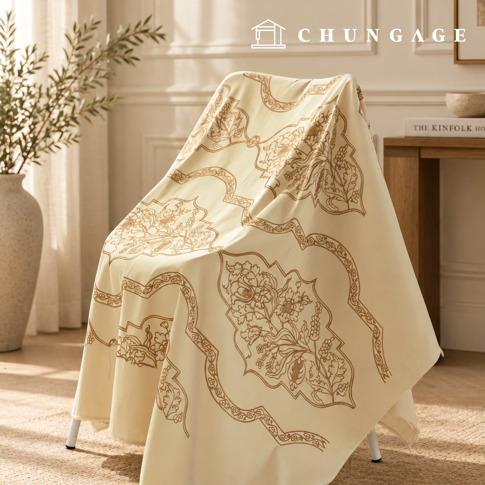 Jacquard Antique Embroidery Fabric Polyester Wide Width Fabric Damask